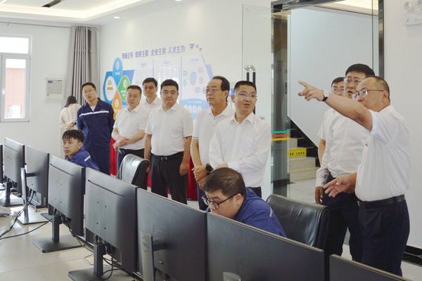 定边县重点项目观摩团莅临榆林PA尊龙凯时环保调研指导工作